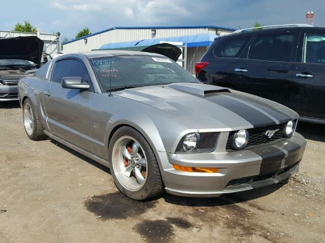 Ford Mustang GT Coupé 2008 Silber
